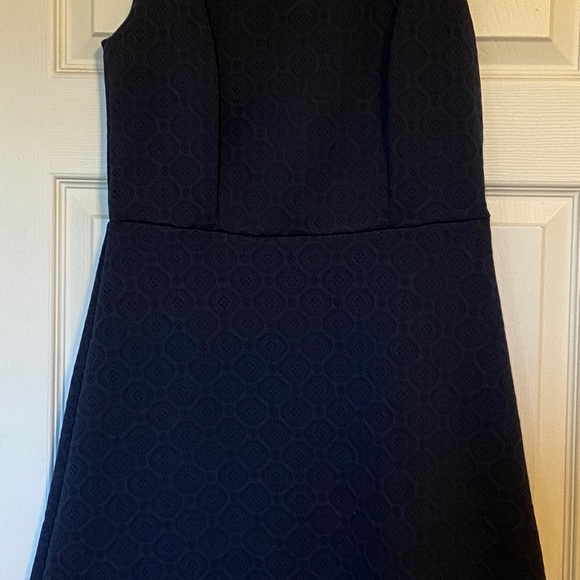 Loft Aline dress. Navy blue patten. Size 6. - Picture 3 of 7